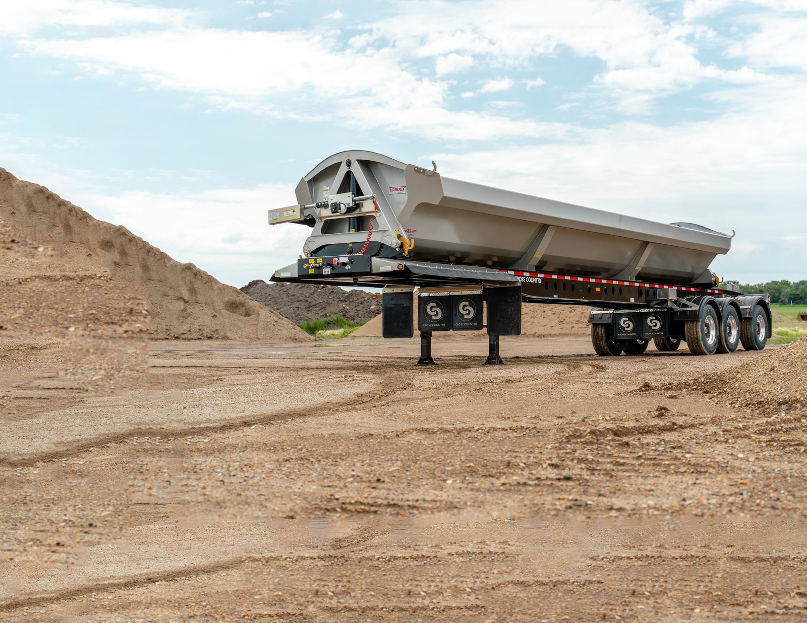 Cross Country side dump 3-axle 46' new for sale in Laval