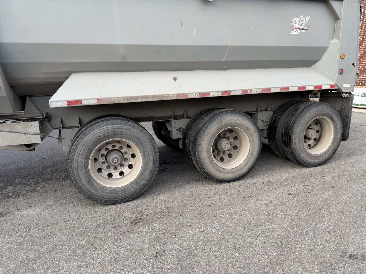 Dompeur 3 essieux Manac demi-ronde usagé à vendre à Laval – Photo 8