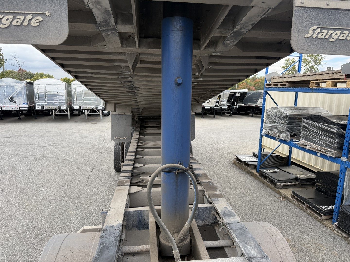 Stargate dump trailer 3-axle 68" wall used 2013 – Photo 17