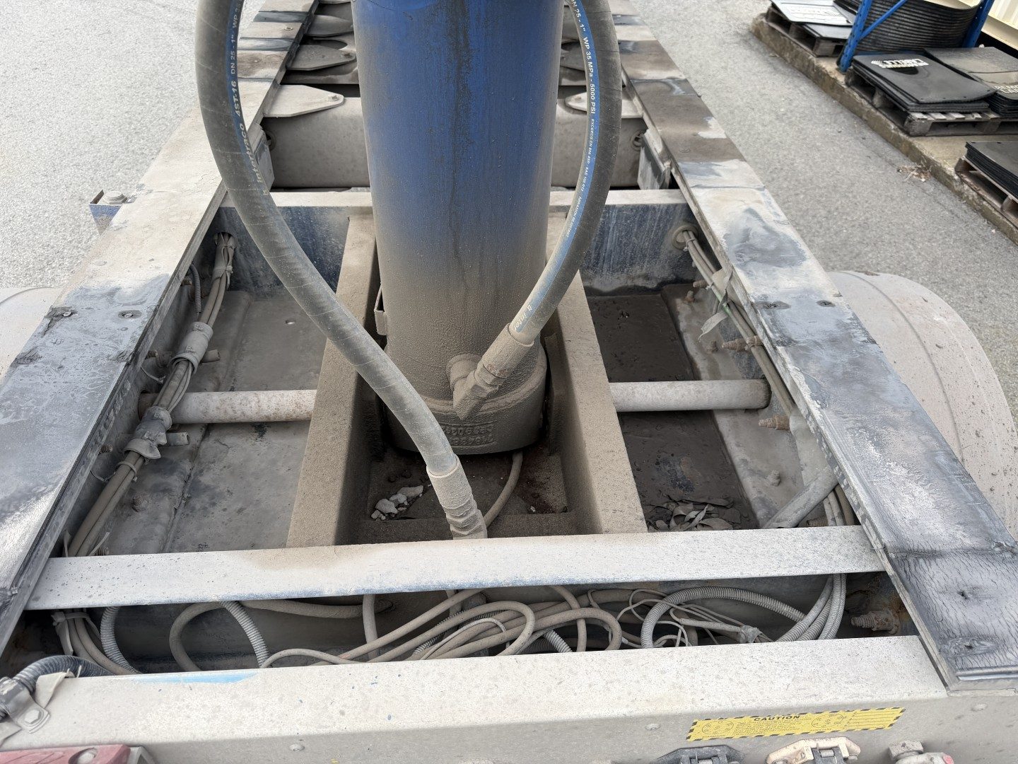 Stargate dump trailer 3-axle 68" wall used 2013 – Photo 19