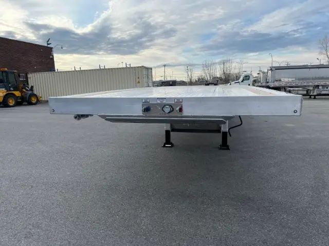 Extreme flatbed 2-axle 53' new model for sale in Laval