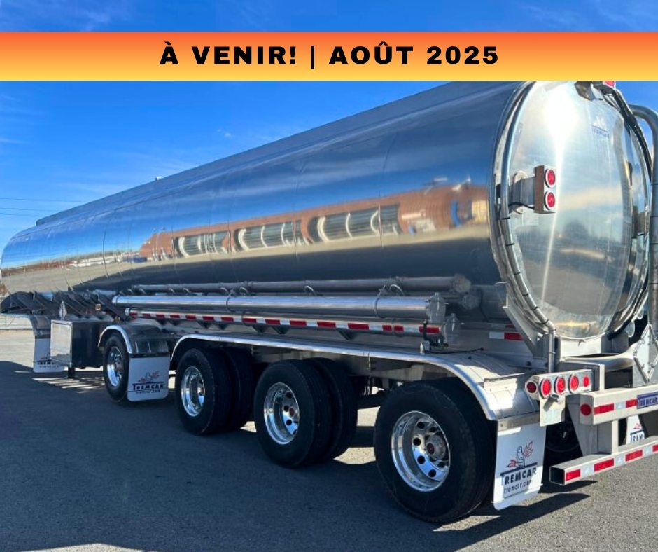 Photo du menu pour montrer la remorque à pétrole de Tremcar, 4 essieux, toute en aluminium. Il y a un rectangle orangé avec la mention ''À venir, août 2025''.