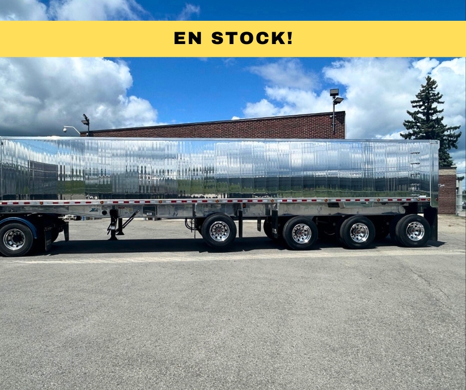Photo du menu pour annoncer qu'on a en stock le Cobra 4 essieux 2026 72'' de mur.