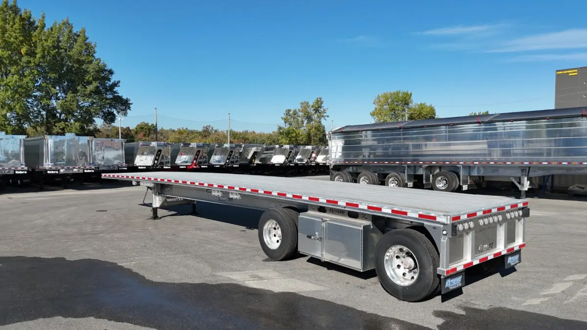 Extreme flatbed 2-axle 48' new model for sale in Laval – Photo 1