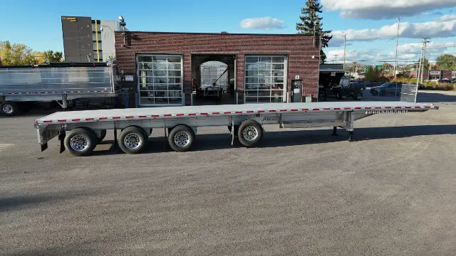 Extreme flatbed 4-axle new model for sale in Laval