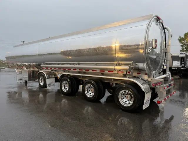 Citerne à pétrole 4 essieux Tremcar TC-406 nouveau modèle