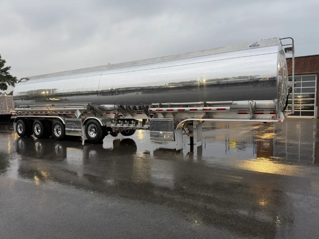 Tremcar petroleum tanker 4-axle TC-406 new model – Photo 12