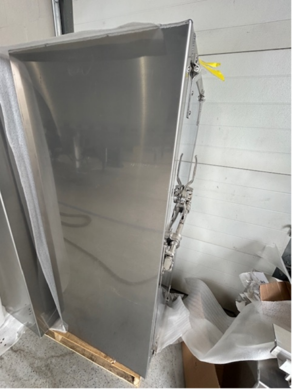 COFFRE LISSE AVEC PORTES EN INOX | 24’’x24’’x60’’ TREBOR - Image 3