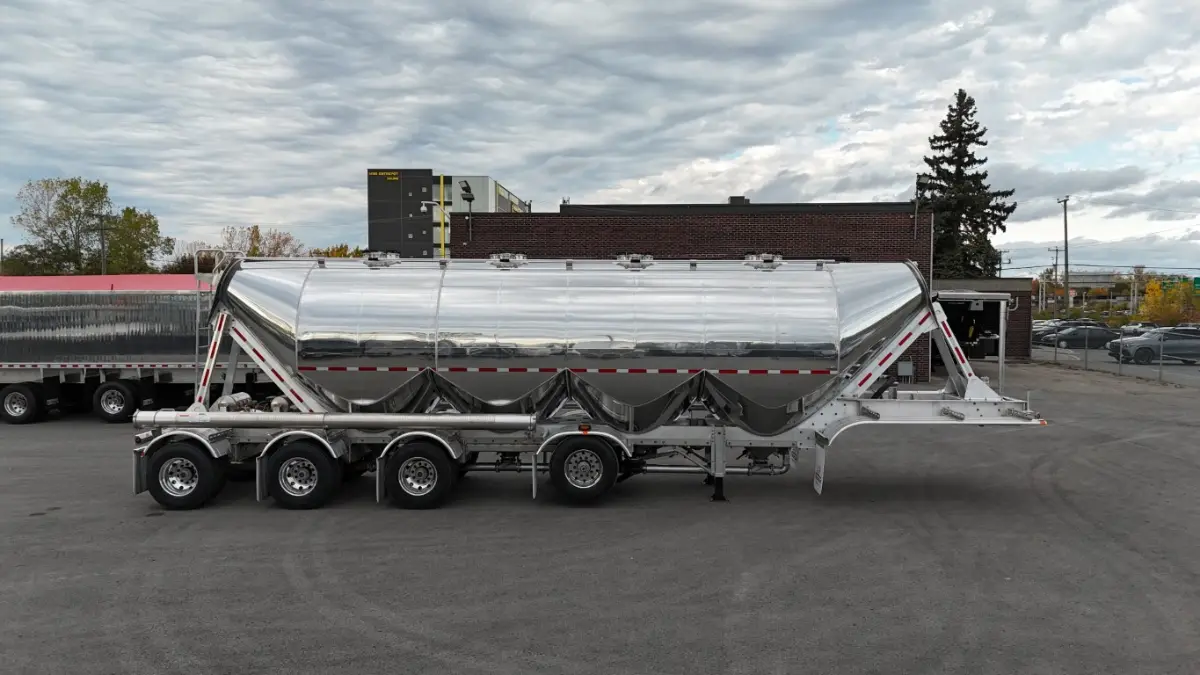 Tremcar cement tanker 4-axle new model for sale in Laval – Photo 2