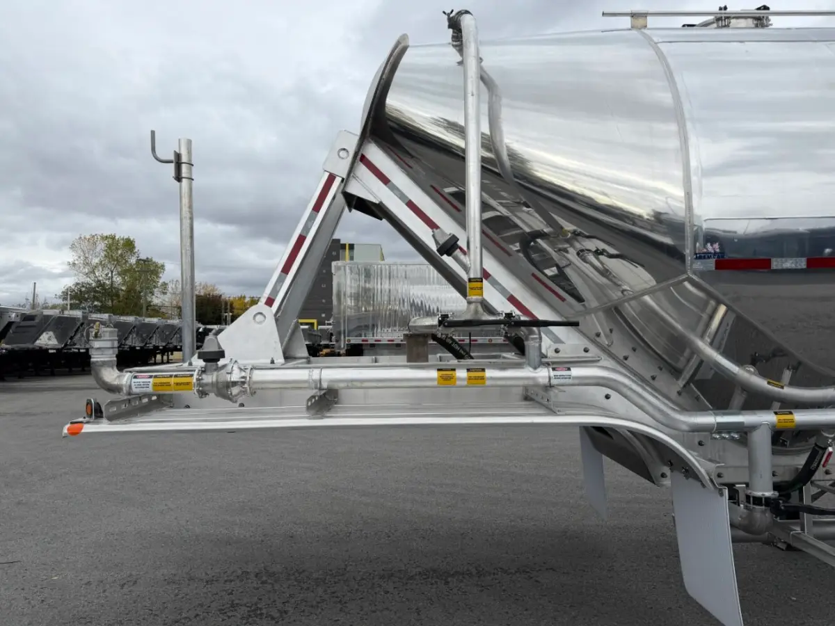 Tremcar cement tanker 4-axle new model for sale in Laval – Photo 17