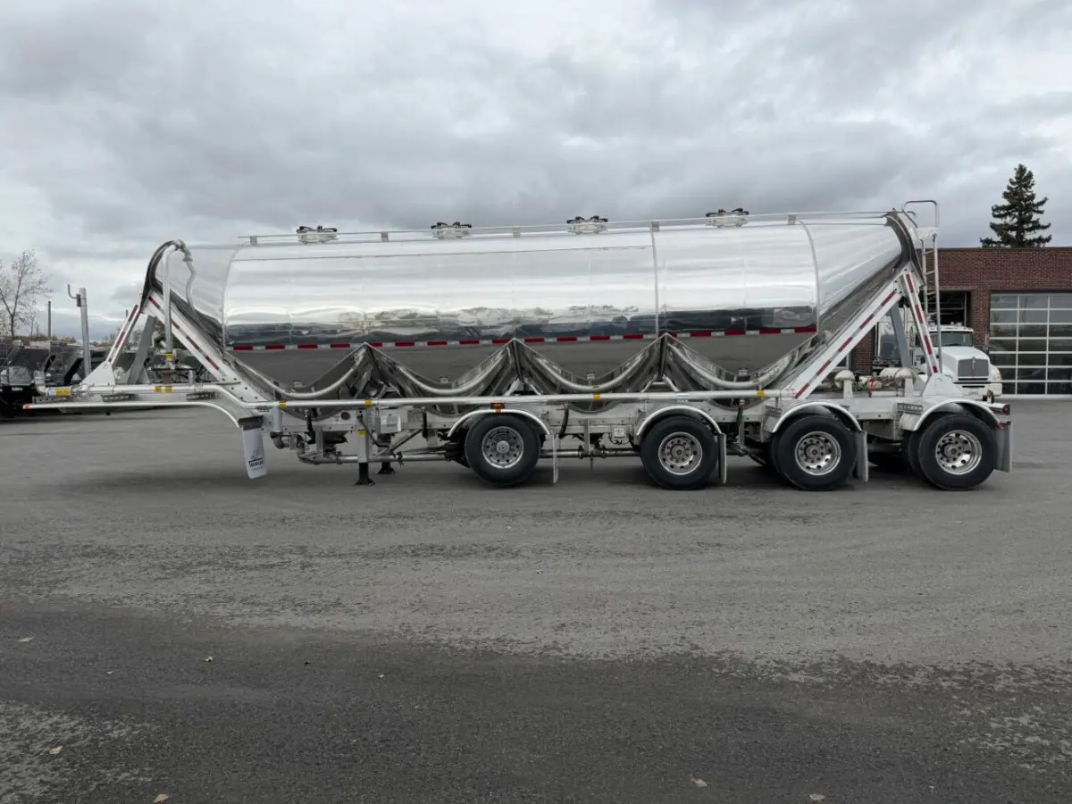 Tremcar cement tanker 4-axle new model for sale in Laval – Photo 6