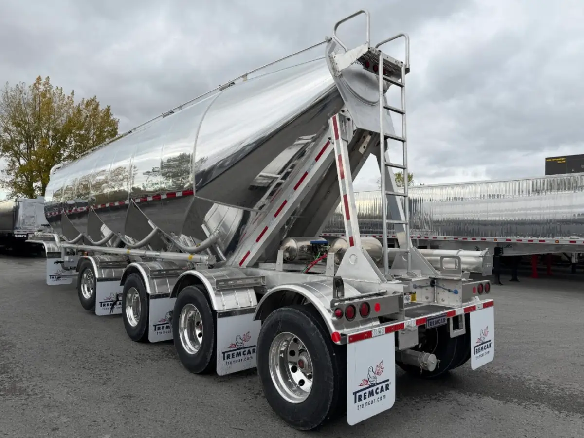 Tremcar cement tanker 4-axle new model for sale in Laval – Photo 8