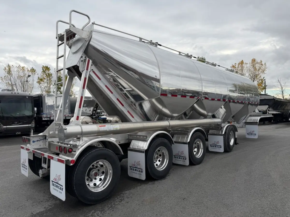 Tremcar cement tanker 4-axle new model for sale in Laval – Photo 4