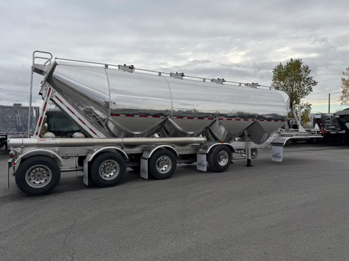 Tremcar cement tanker 4-axle new model for sale in Laval – Photo 11