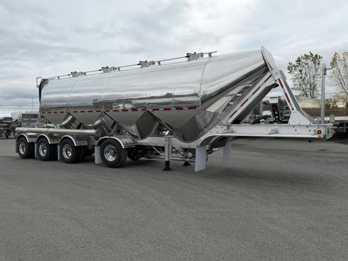 Tremcar cement tanker 4-axle new model for sale in Laval – Photo 13