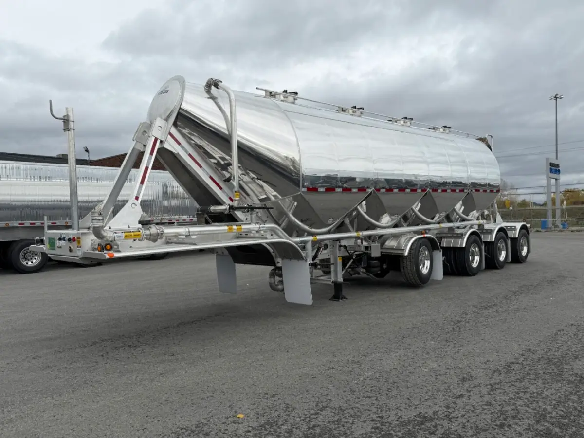 Tremcar cement tanker 4-axle new model for sale in Laval – Photo 14
