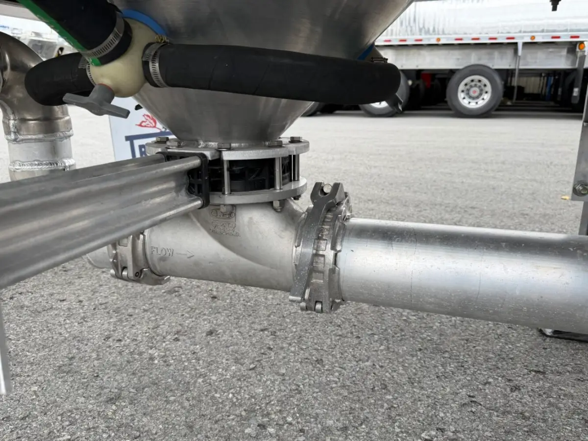 Tremcar cement tanker 4-axle new model for sale in Laval – Photo 22