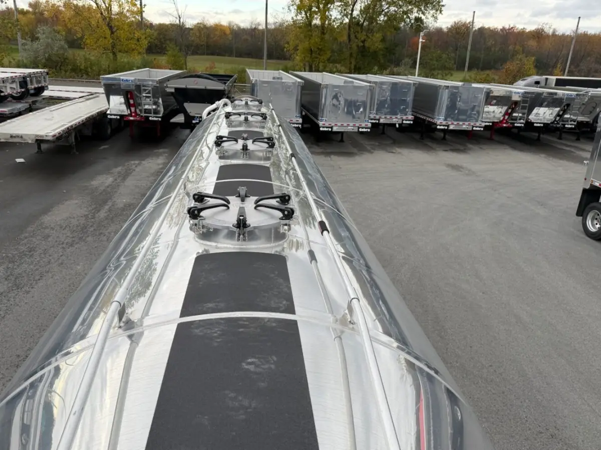 Tremcar cement tanker 4-axle new model for sale in Laval – Photo 15