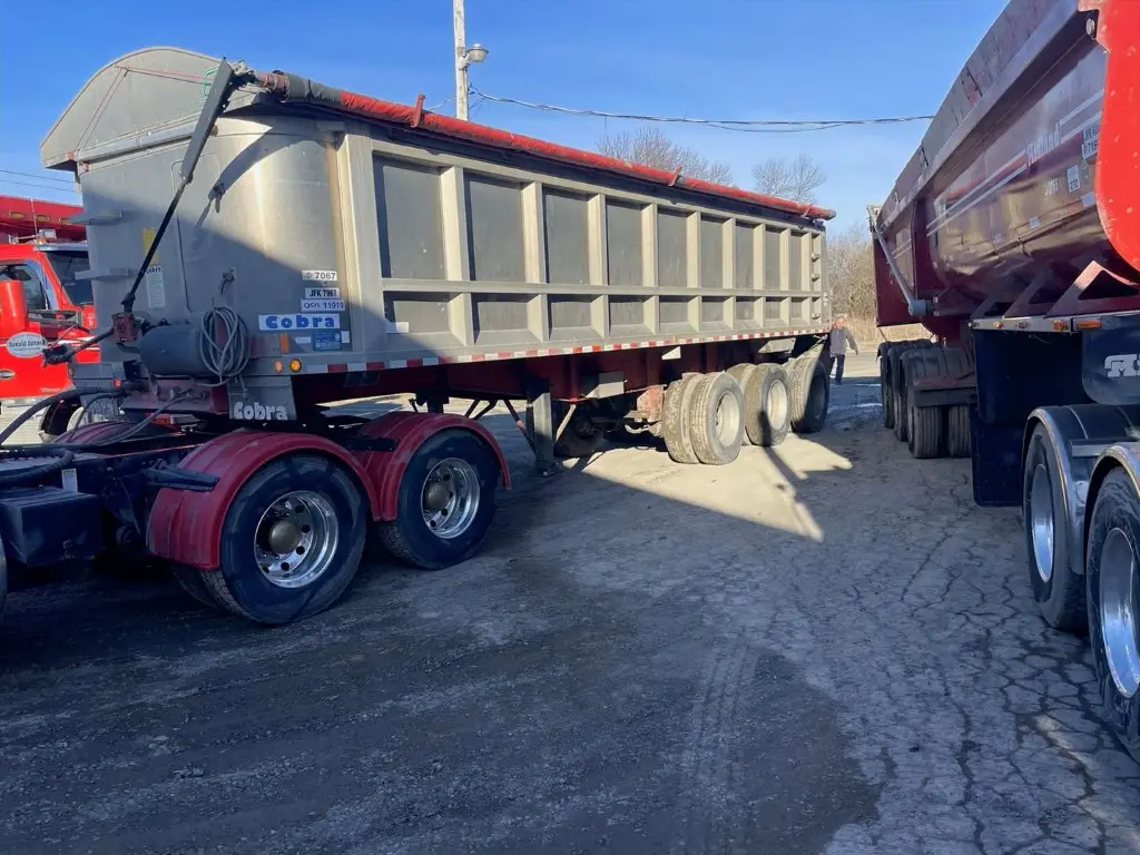 Dompeur 3 essieux Cobra 32' usagé 2013 à vendre à Laval – Photo 3