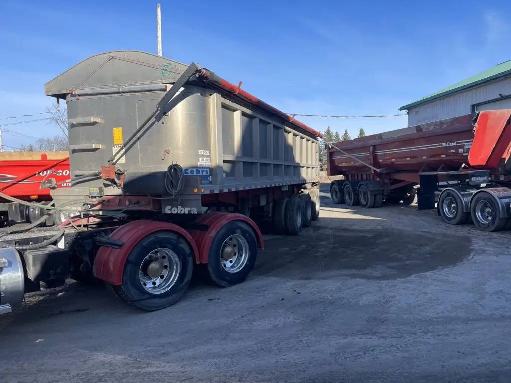Dompeur 3 essieux Cobra 32' usagé 2013 à vendre à Laval – Photo 5