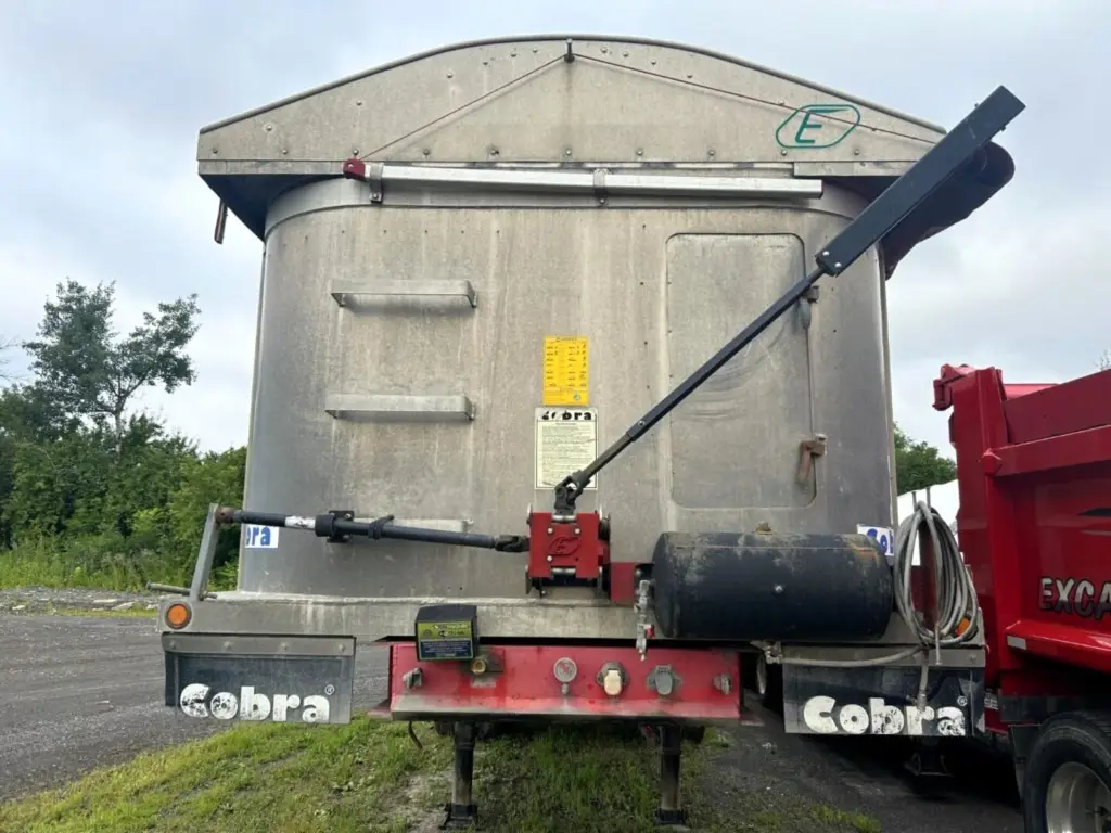 Dompeur 3 essieux Cobra 32' usagé 2013 à vendre à Laval – Photo 7