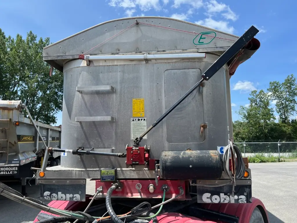 Dompeur 3 essieux Cobra 32' usagé 2013 à vendre à Laval – Photo 17