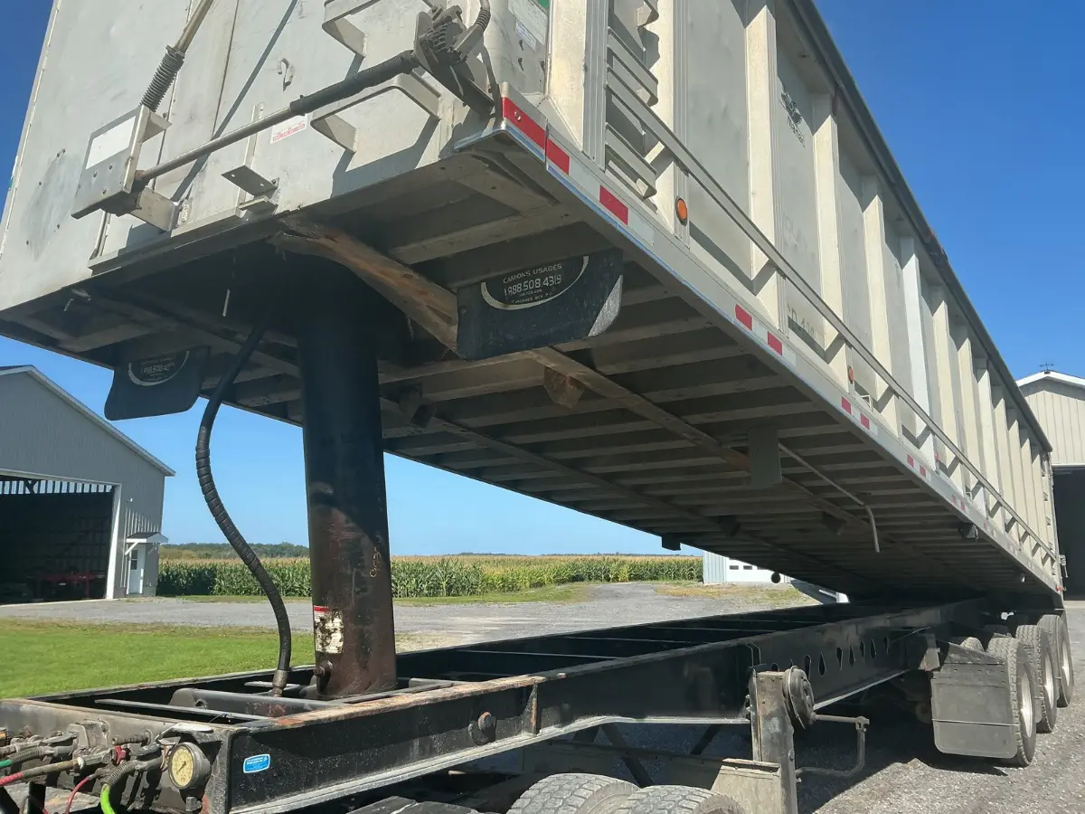 Dompeur 3 essieux Manac mur 72" usagé 2007 à vendre à Laval – Photo 2