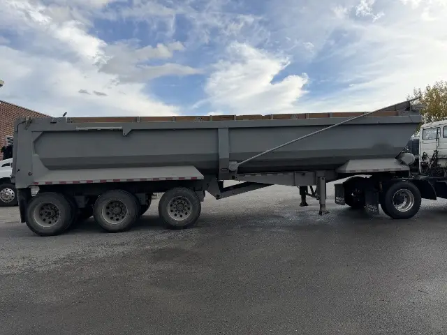 Manac dump trailer 3-axle half-round used for sale in Laval